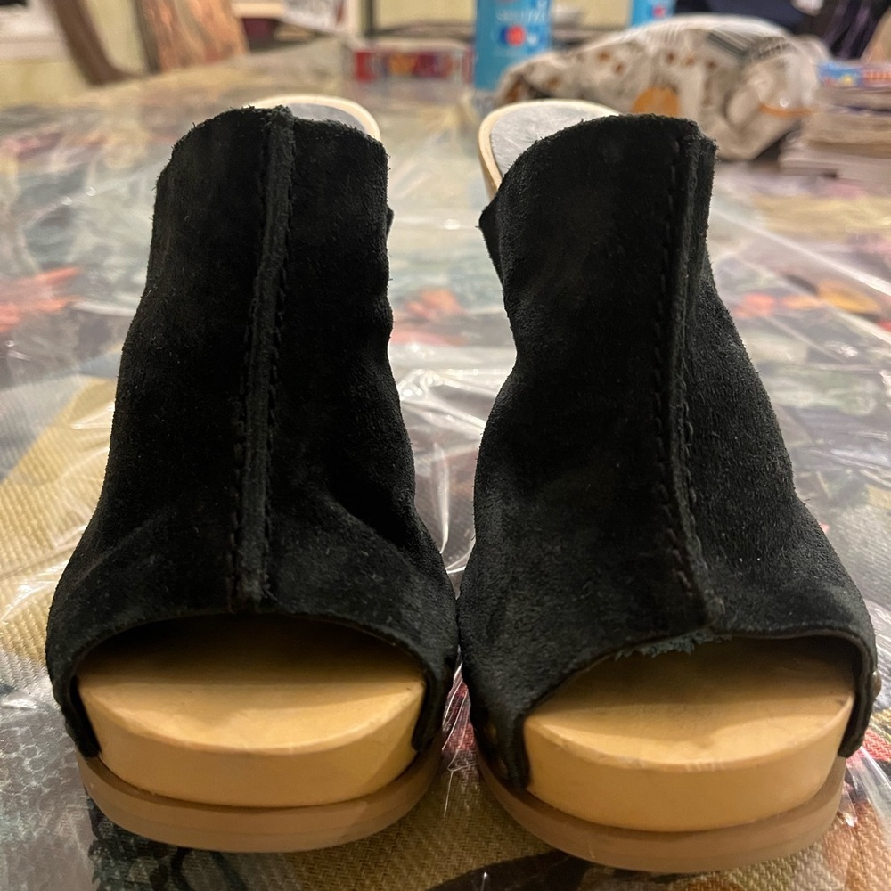 Sandals - Picture 1 of 9